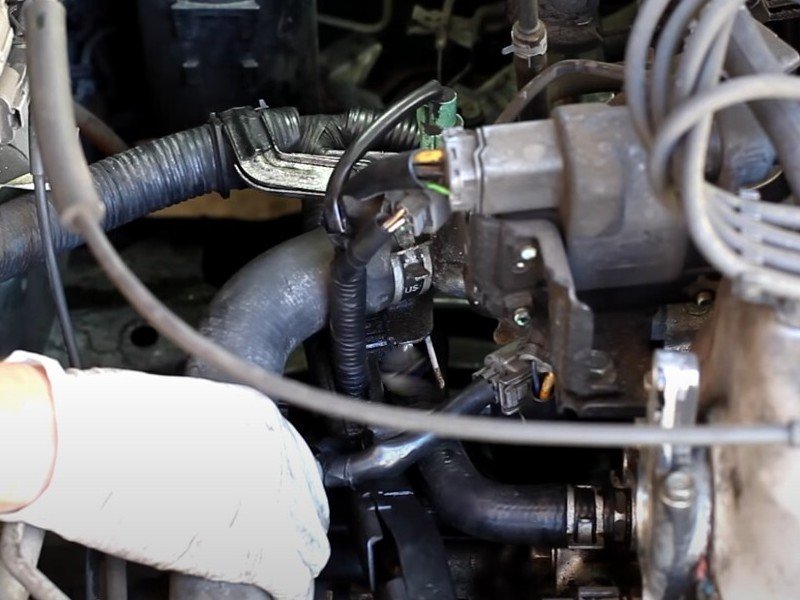 1995 Honda Accord leaking radiator hose being replaced by Anaheim Mobile Mechanic field technician.